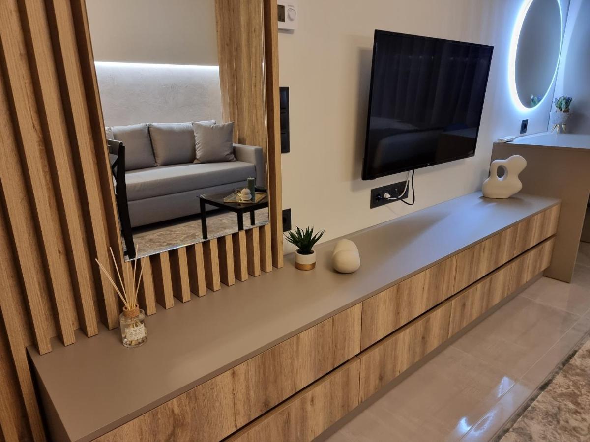 Iris City Center Premium Studio Thessaloniki Buitenkant foto